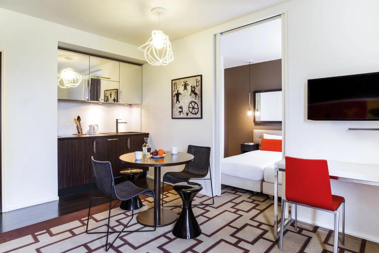 Hotelwohnung mit Schlafzimmer und separater Küche